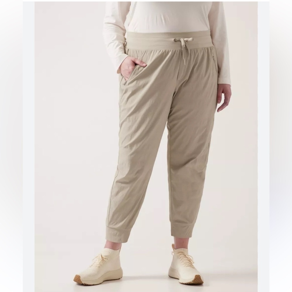 Athleta Trekkie North Jogger Ripstop Tan‎ Khaki Hiking Pants Size 12